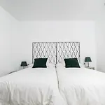 Moott Homes Suites Villa Costacabana
